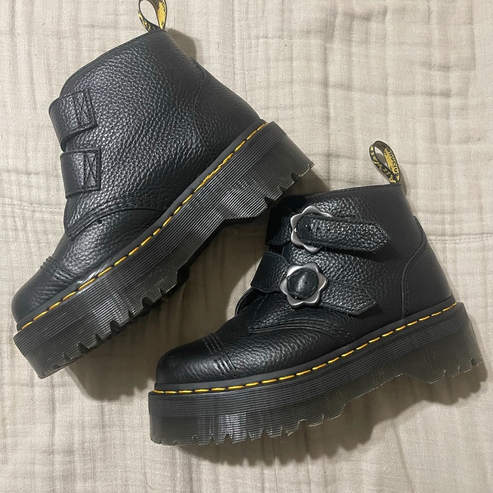 Doc Martens with flower buckle